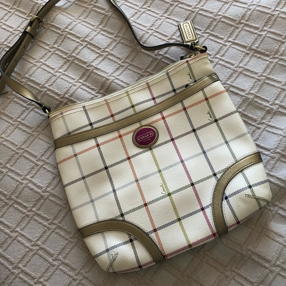 The perfect sized crossbody! - Picture 2 of 5